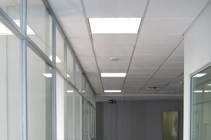 Luminária para forro modular